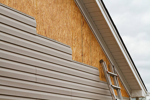 Professional Siding Contractor technician working in Homerville, GA